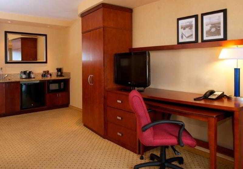 Courtyard By Marriott Seattle Kirkland Ξενοδοχείο Δωμάτιο φωτογραφία